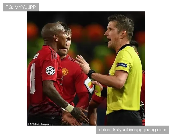 拉人犯规的裁判判罚依据与常见判定标准解析